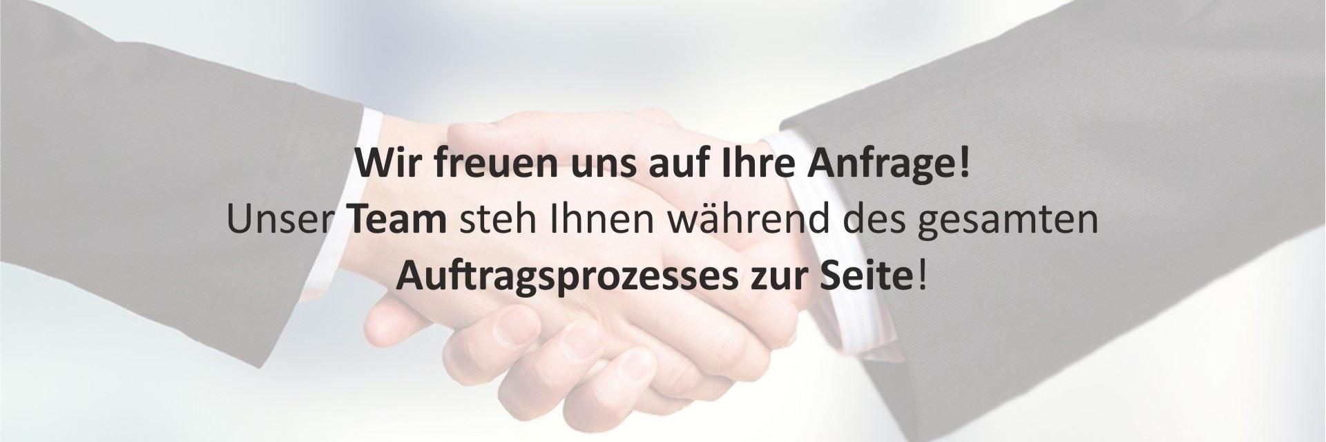 Zwei Menschen geben sich die Hand im Hintergrund, Text überlagert das Bild – Symbol für Zusammenarbeit und Kommunikation