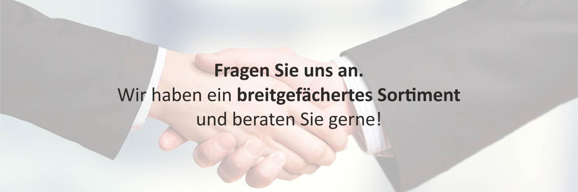 Zwei Menschen geben sich die Hand im Hintergrund, Text überlagert das Bild – Symbol für Zusammenarbeit und Kommunikation