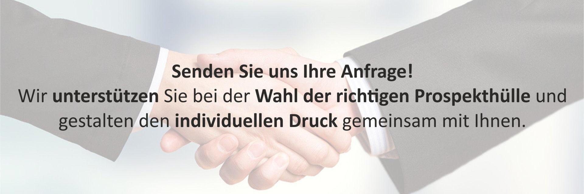 Zwei Menschen geben sich die Hand im Hintergrund, Text überlagert das Bild – Symbol für Zusammenarbeit und Kommunikation