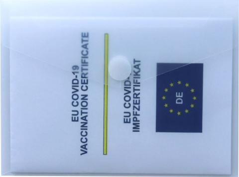 Einsteckhülle mit Klappe mit Klettverschluss, passend für das EU-Impfzertifikat